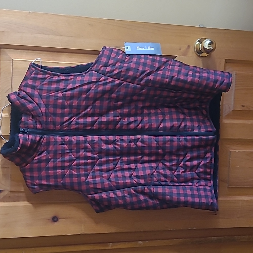 NWT black and red plaid vest XL